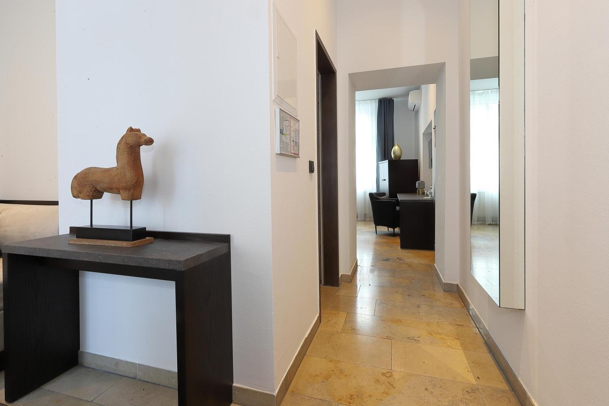 Devin Art Hotel Дюселдорф Екстериор снимка