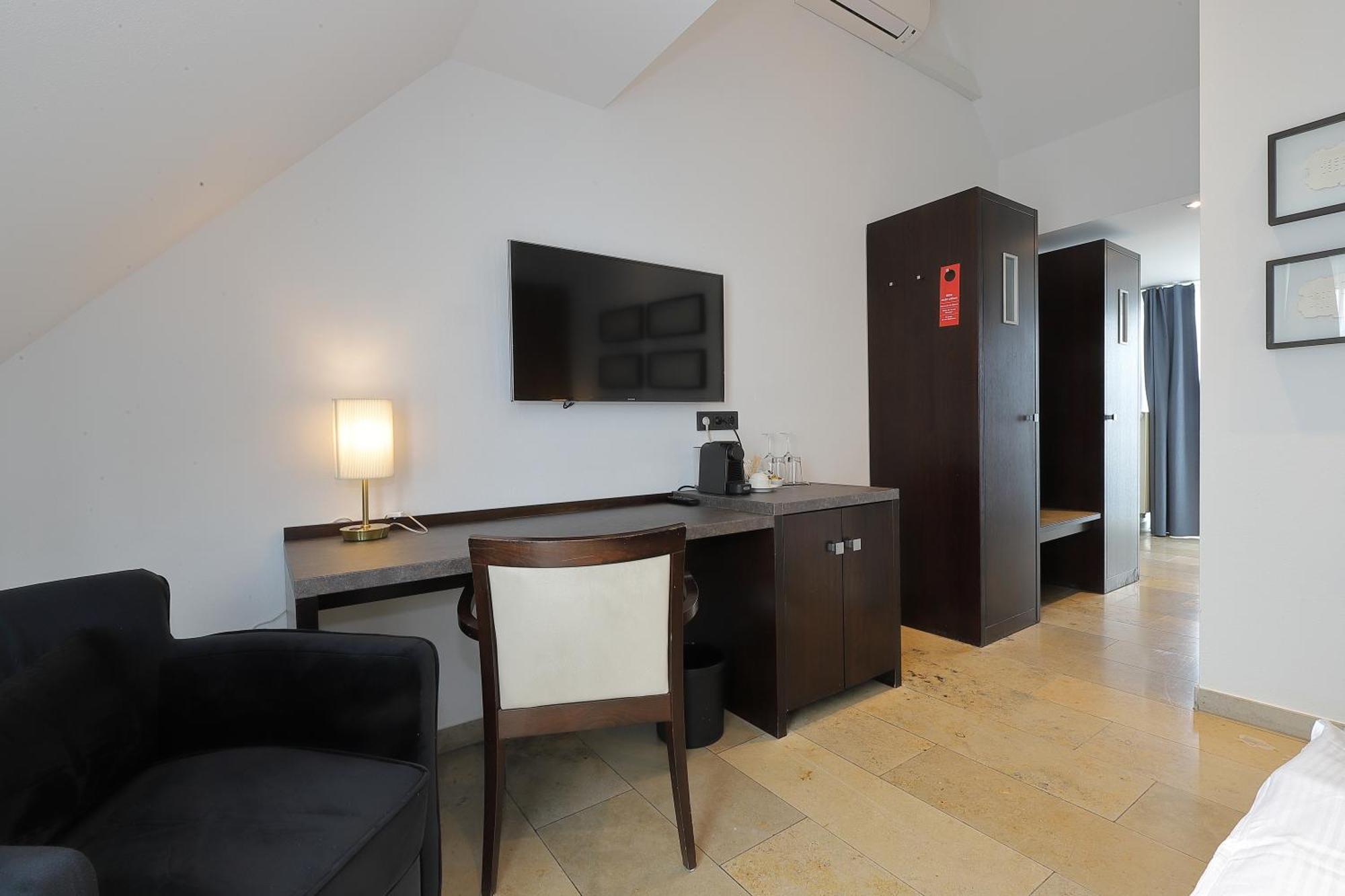 Devin Art Hotel Дюселдорф Екстериор снимка