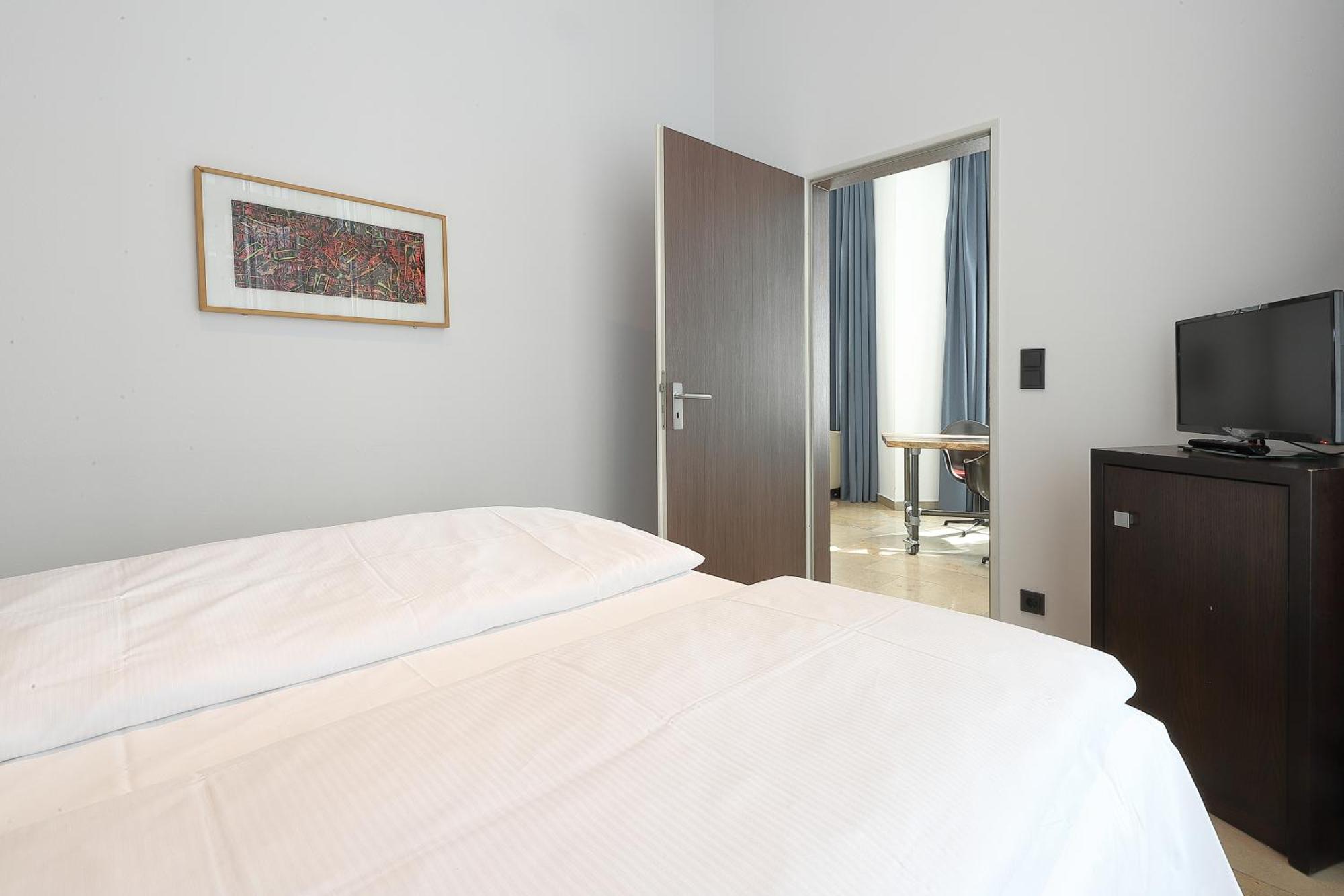 Devin Art Hotel Дюселдорф Екстериор снимка