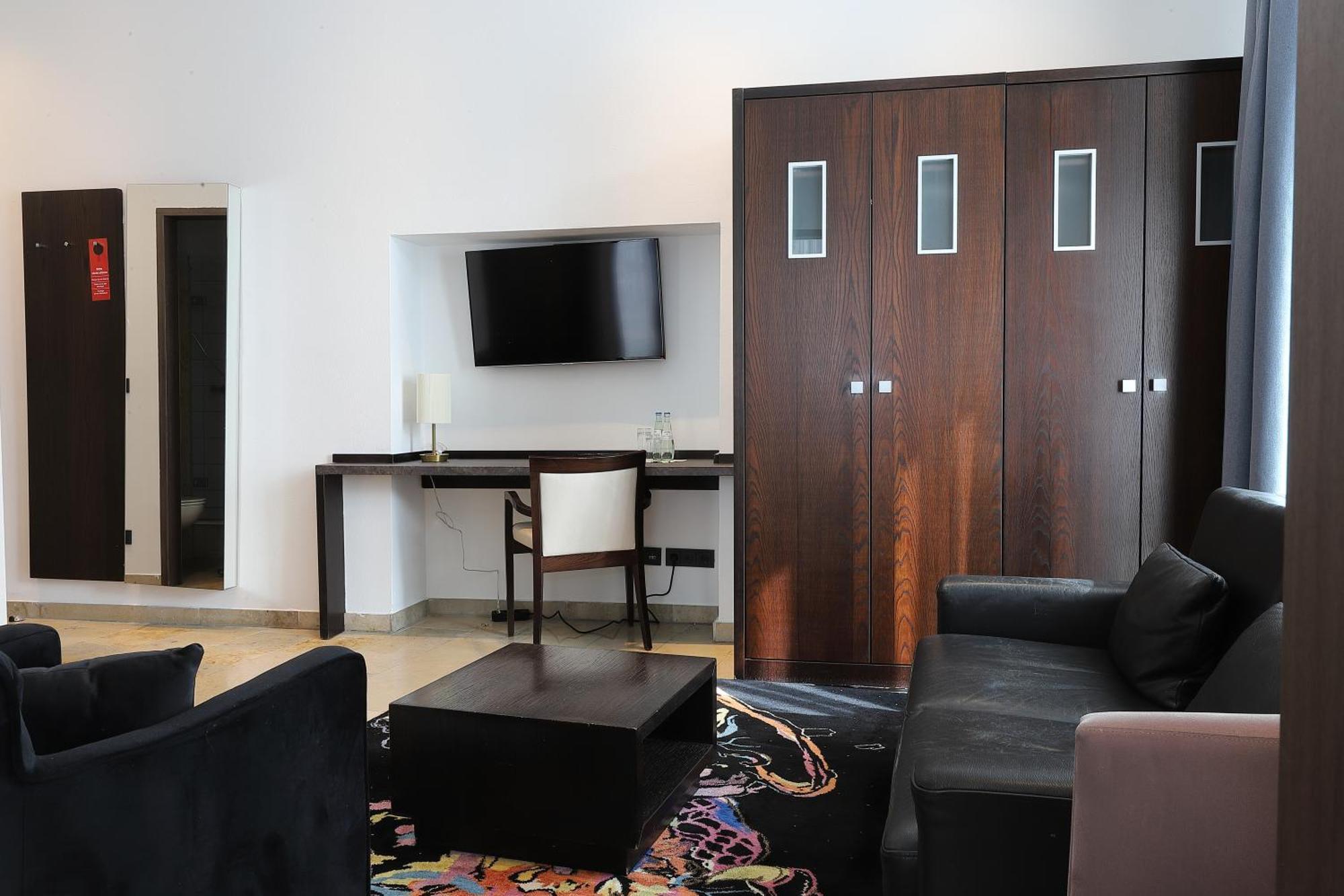 Devin Art Hotel Дюселдорф Екстериор снимка