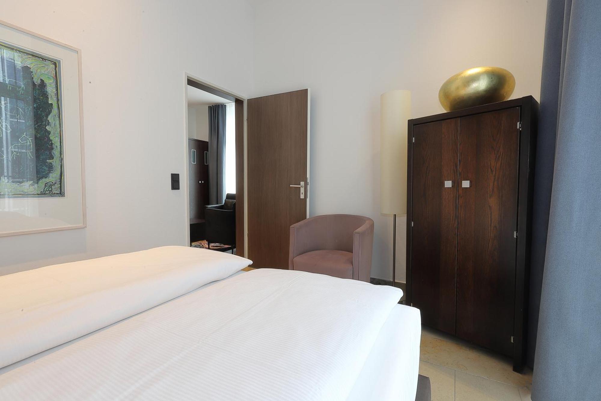 Devin Art Hotel Дюселдорф Екстериор снимка