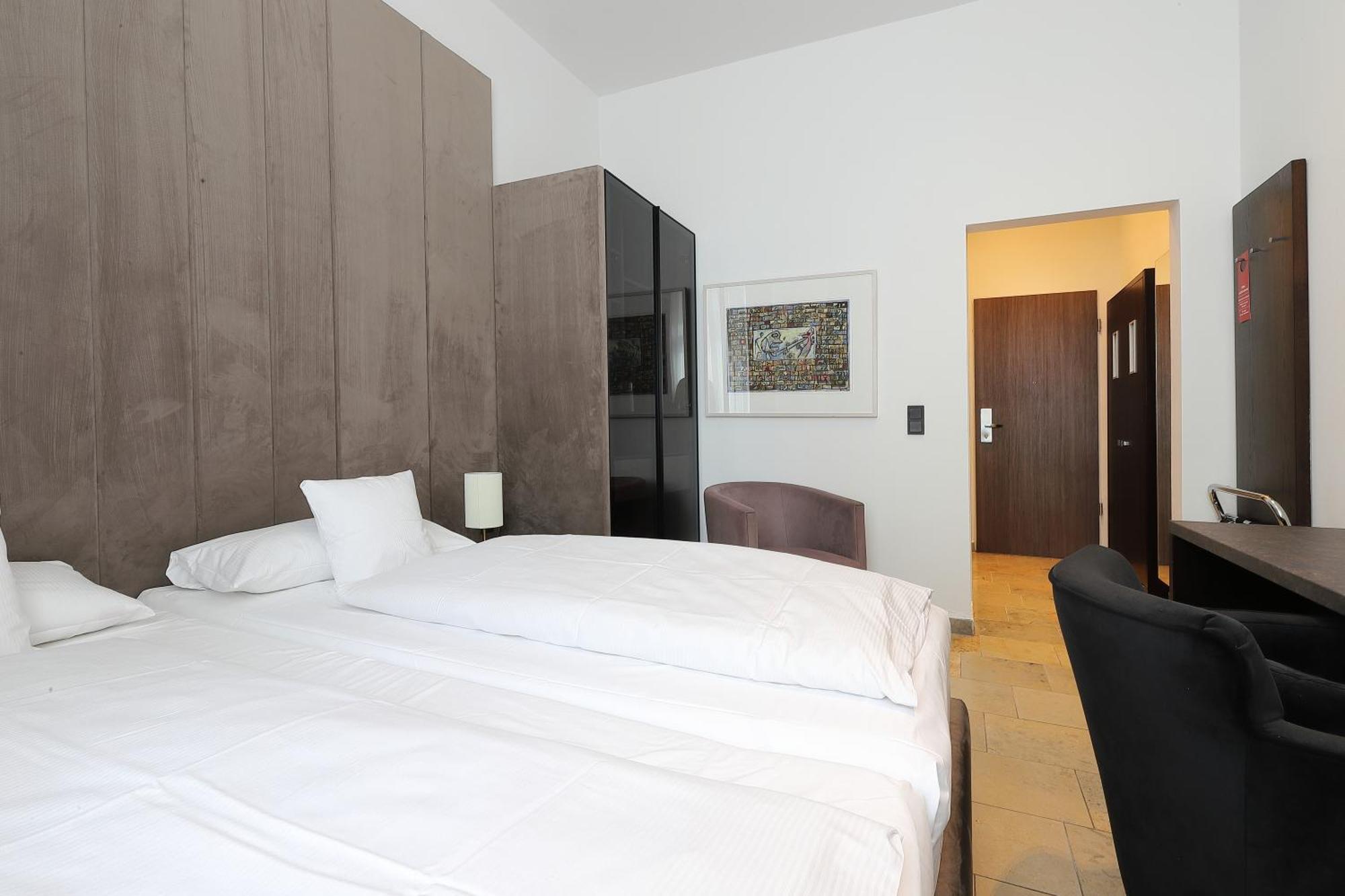 Devin Art Hotel Дюселдорф Екстериор снимка