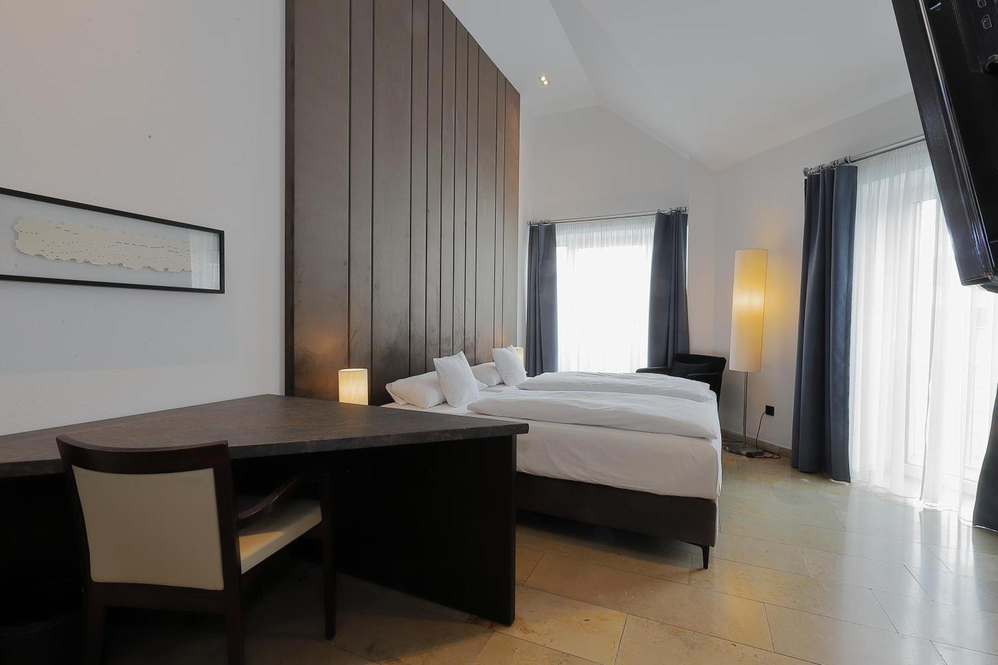Devin Art Hotel Дюселдорф Екстериор снимка