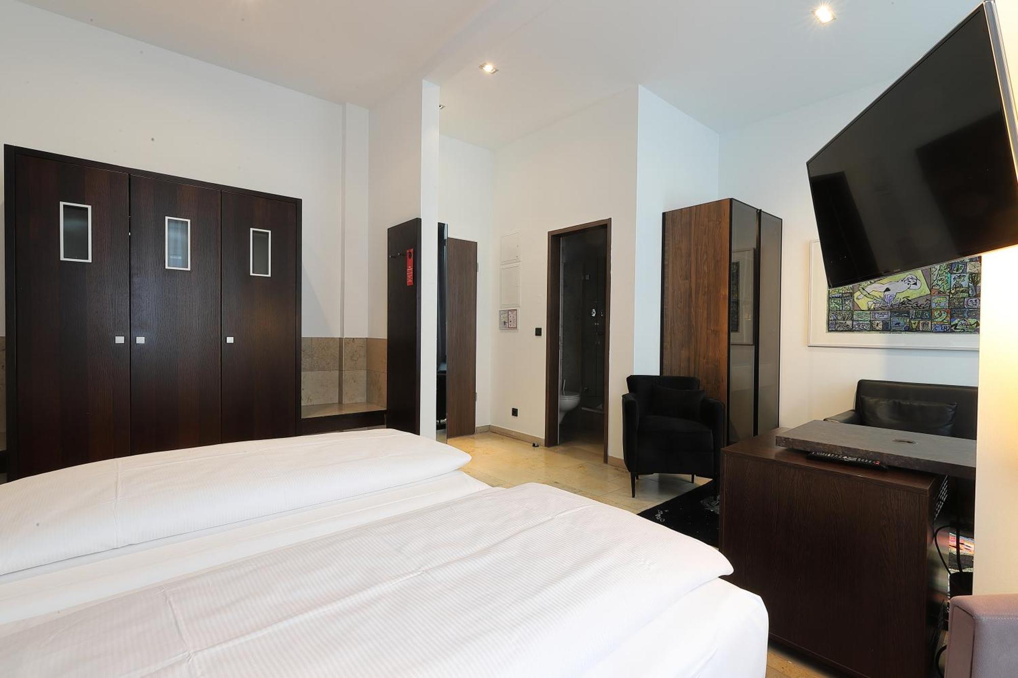 Devin Art Hotel Дюселдорф Екстериор снимка