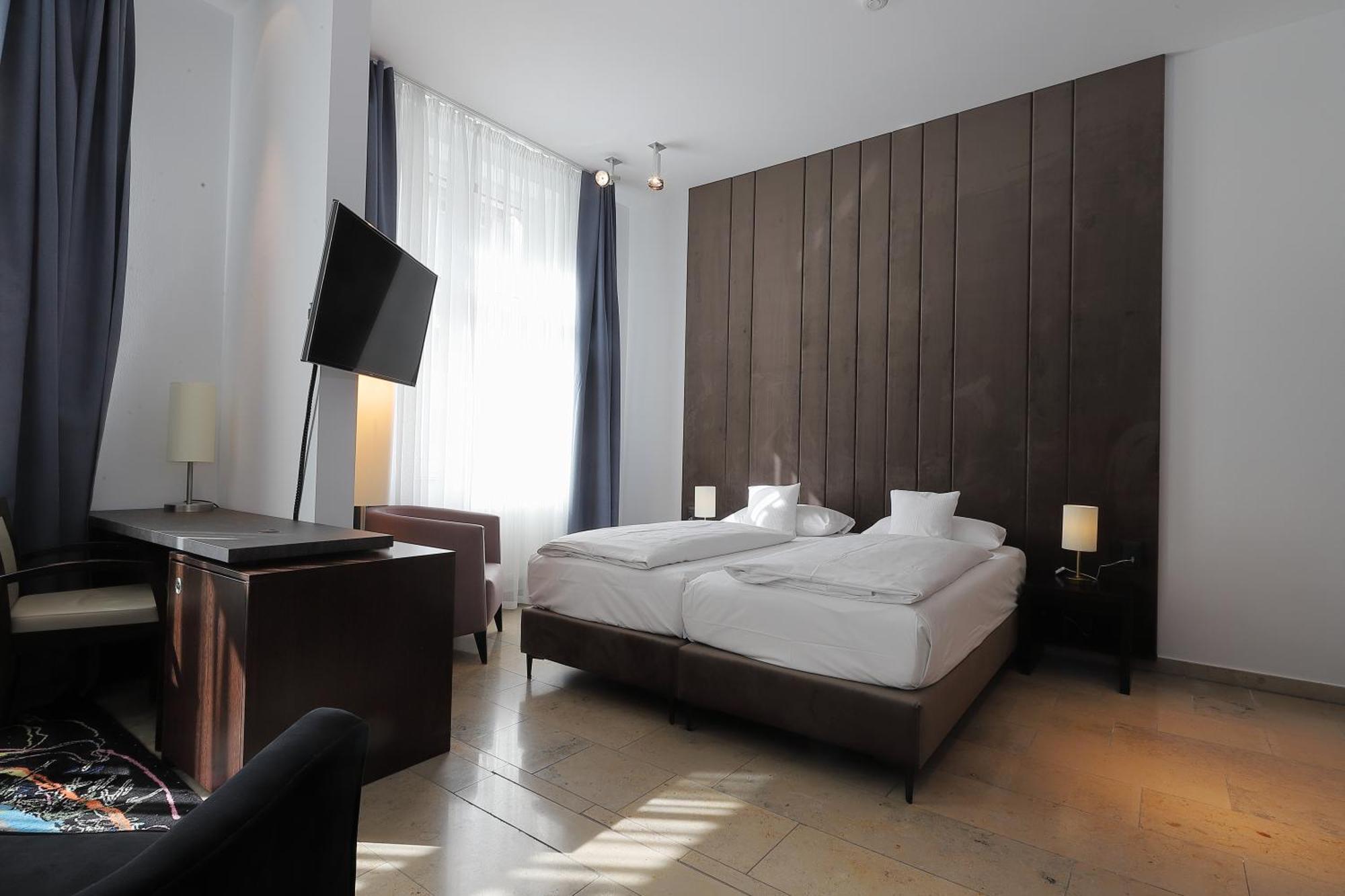 Devin Art Hotel Дюселдорф Екстериор снимка