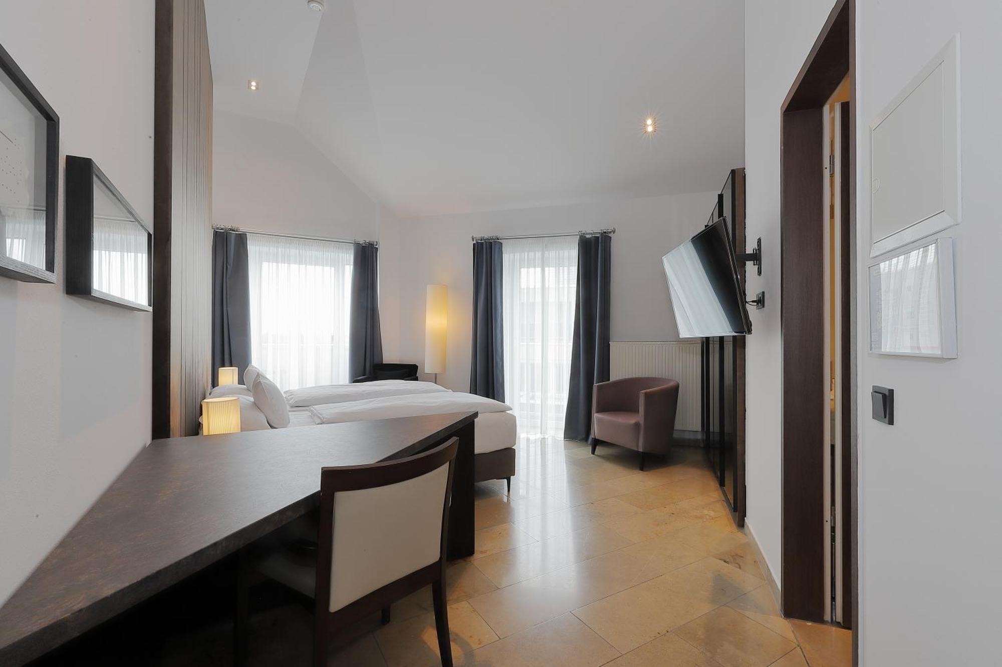 Devin Art Hotel Дюселдорф Екстериор снимка