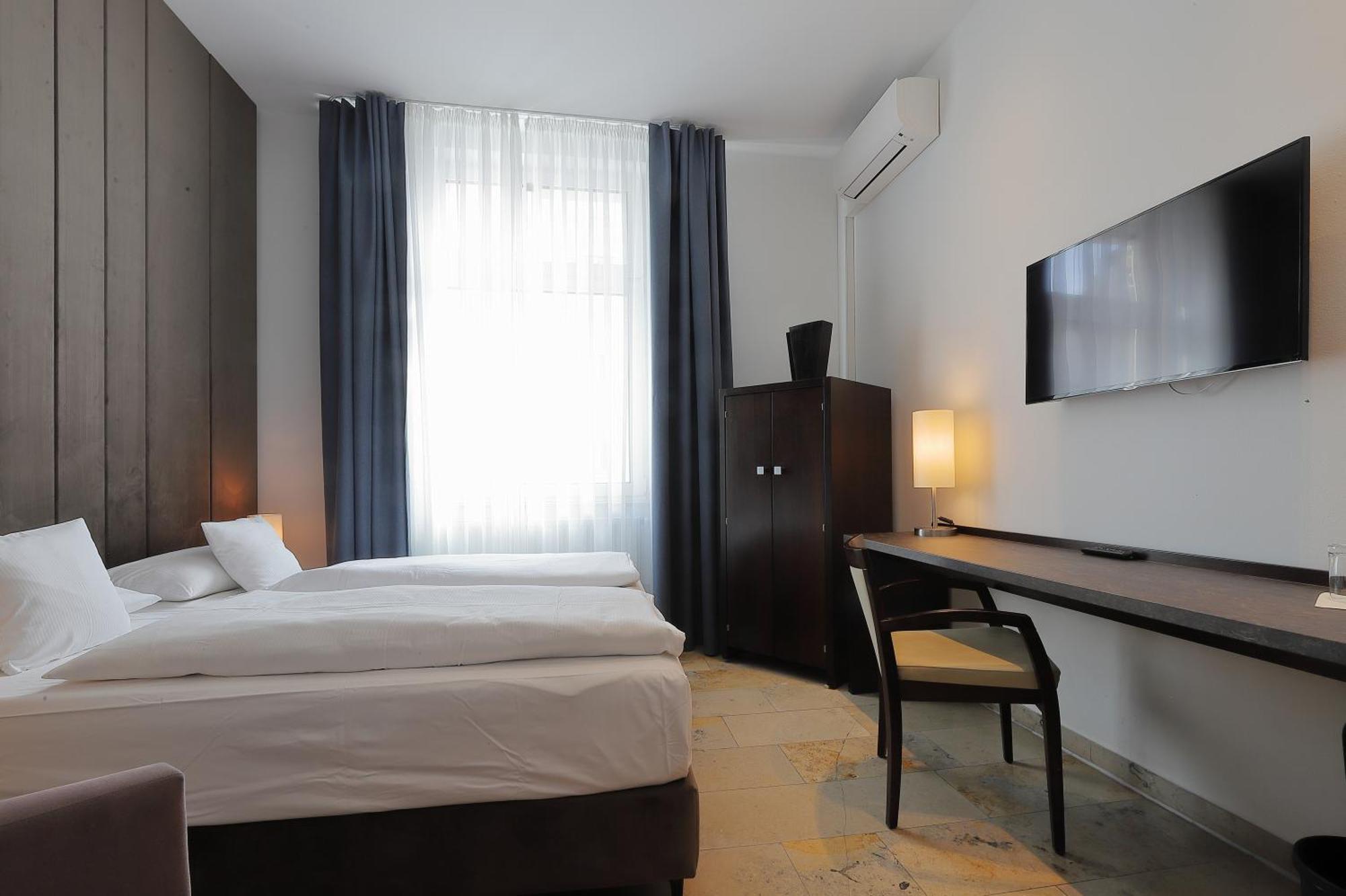 Devin Art Hotel Дюселдорф Екстериор снимка