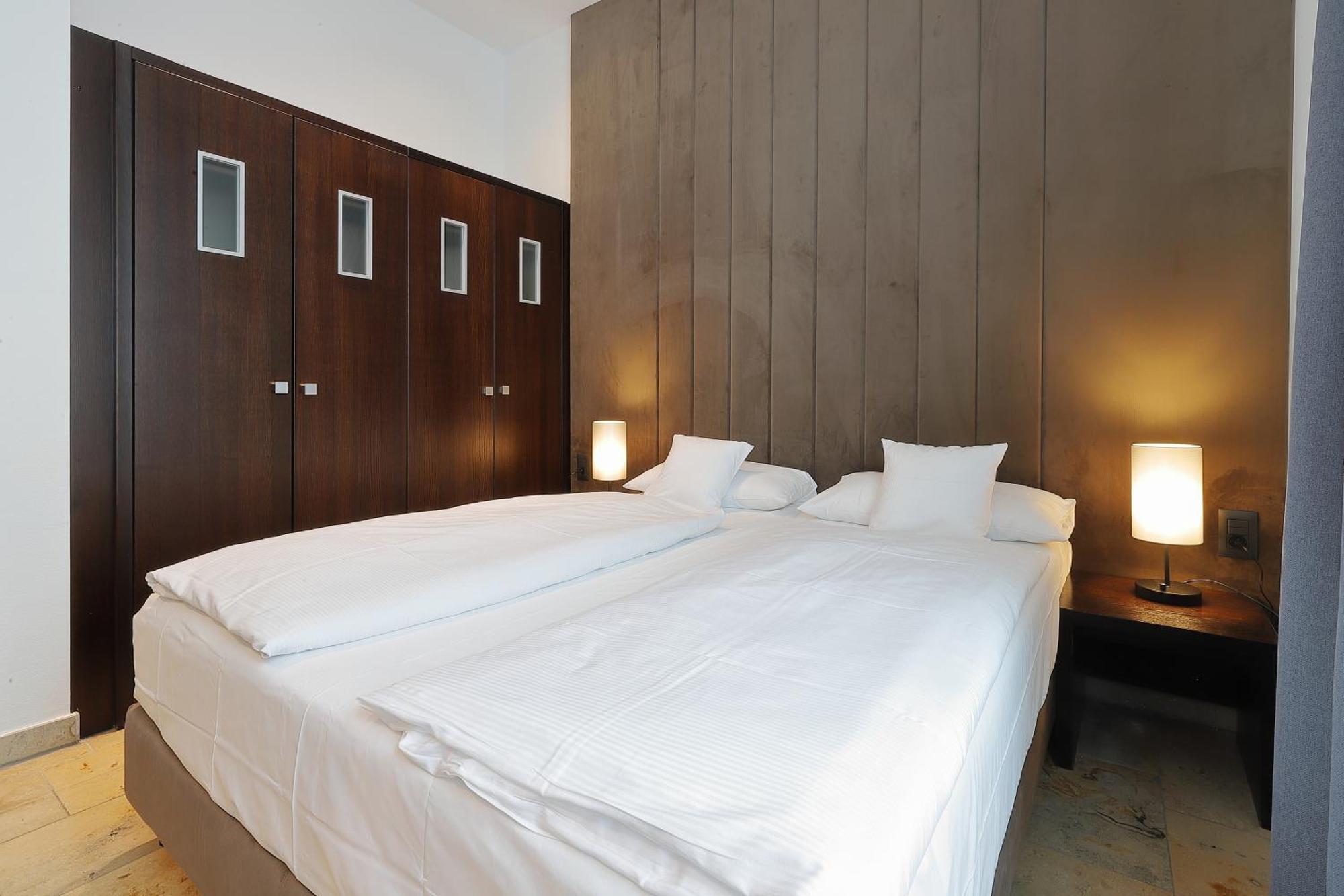 Devin Art Hotel Дюселдорф Екстериор снимка