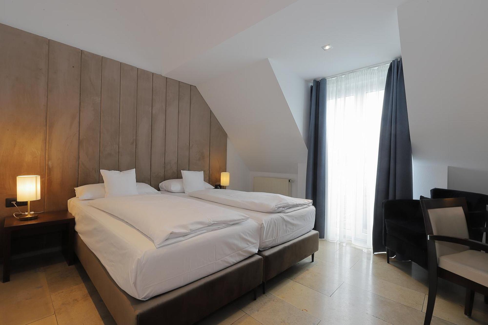 Devin Art Hotel Дюселдорф Екстериор снимка