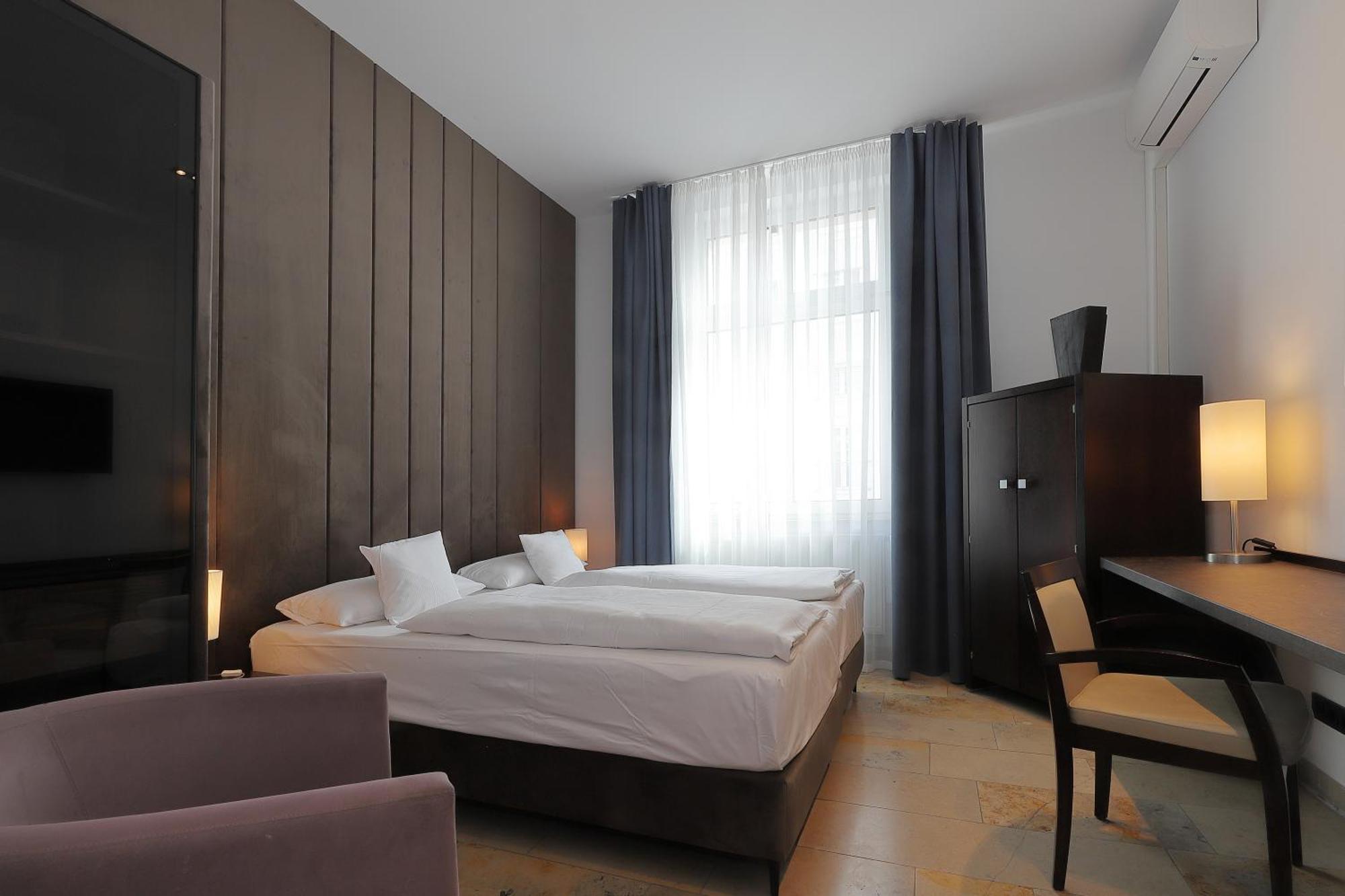 Devin Art Hotel Дюселдорф Екстериор снимка
