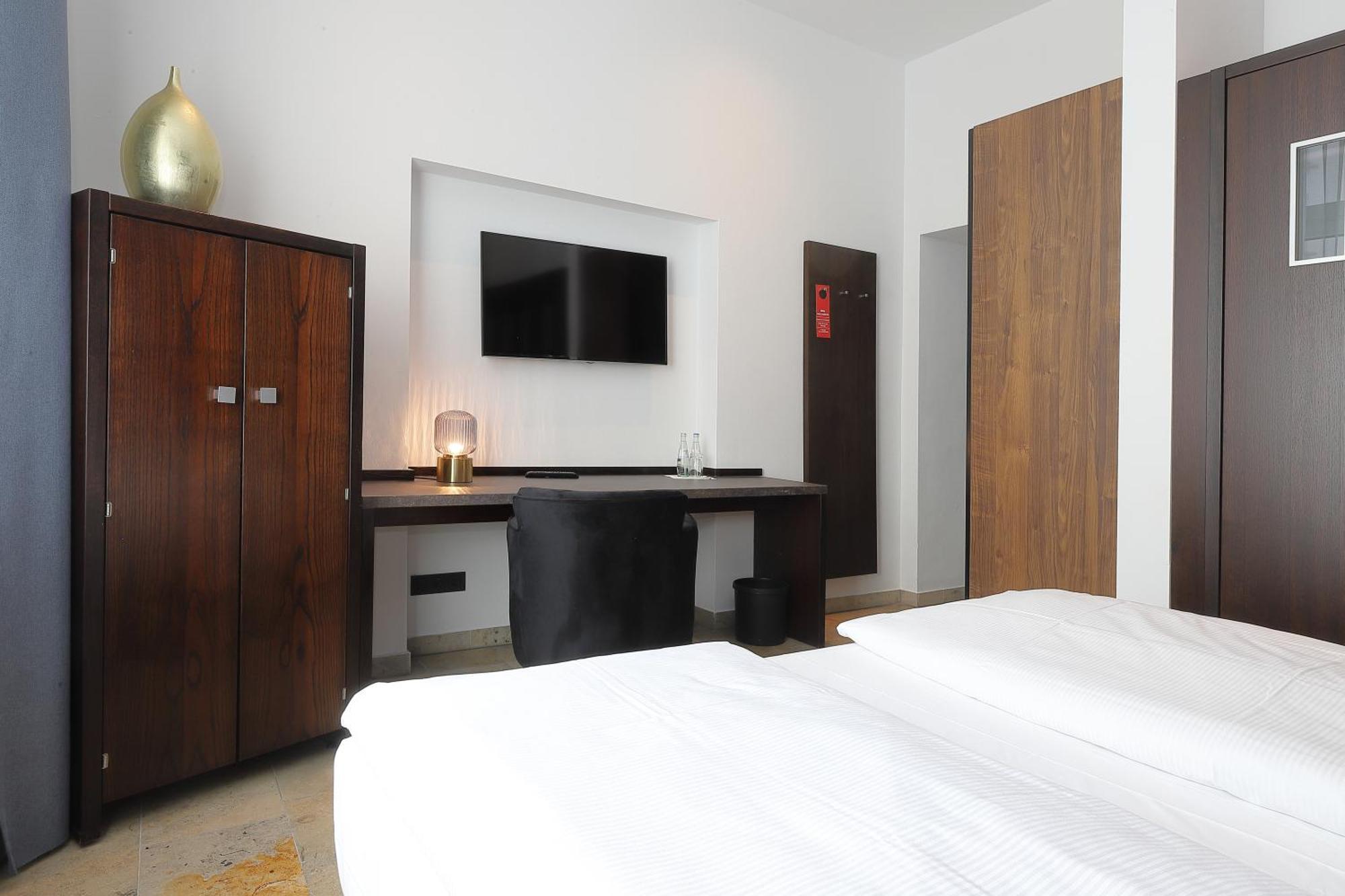 Devin Art Hotel Дюселдорф Екстериор снимка