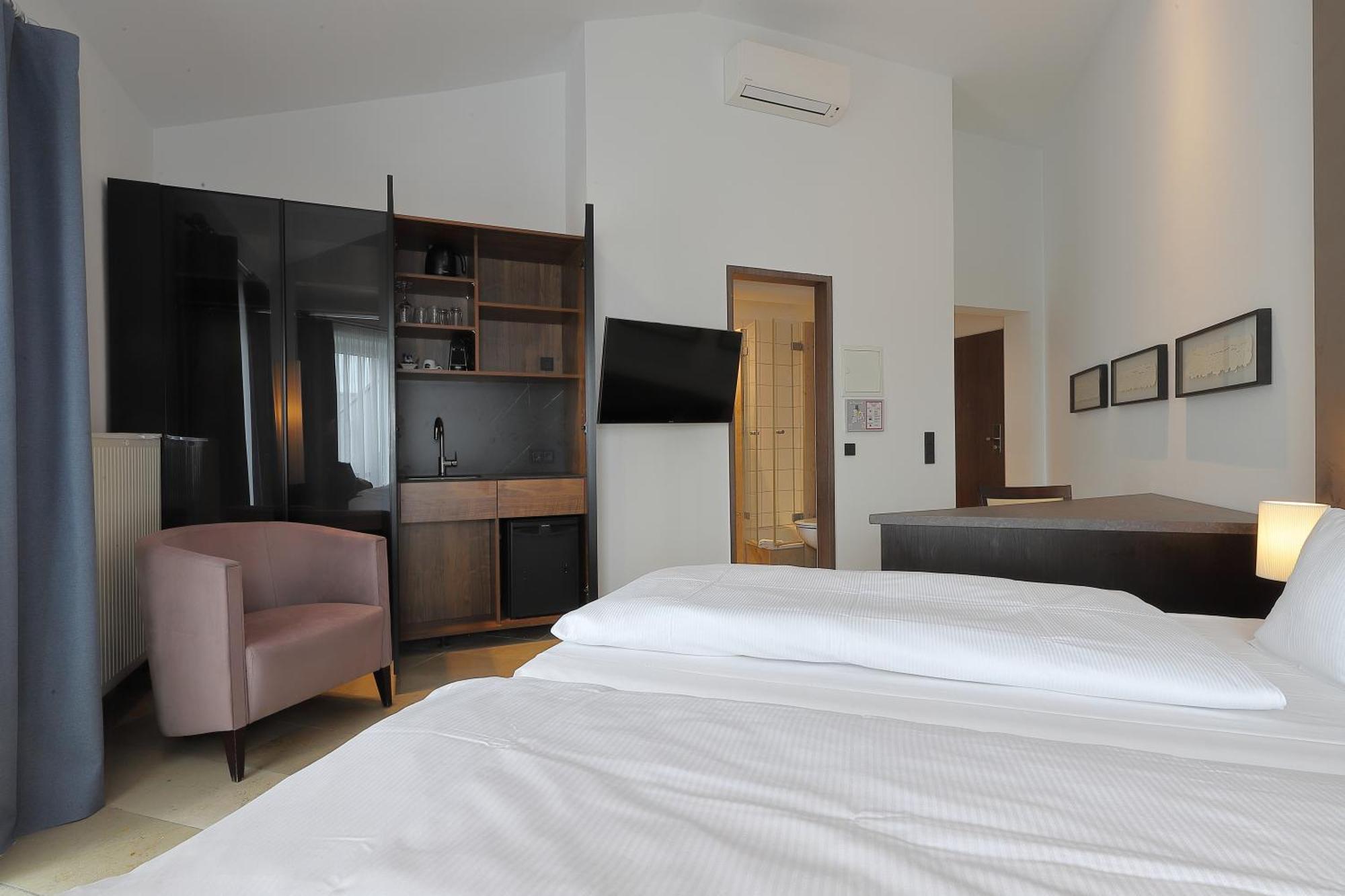 Devin Art Hotel Дюселдорф Екстериор снимка