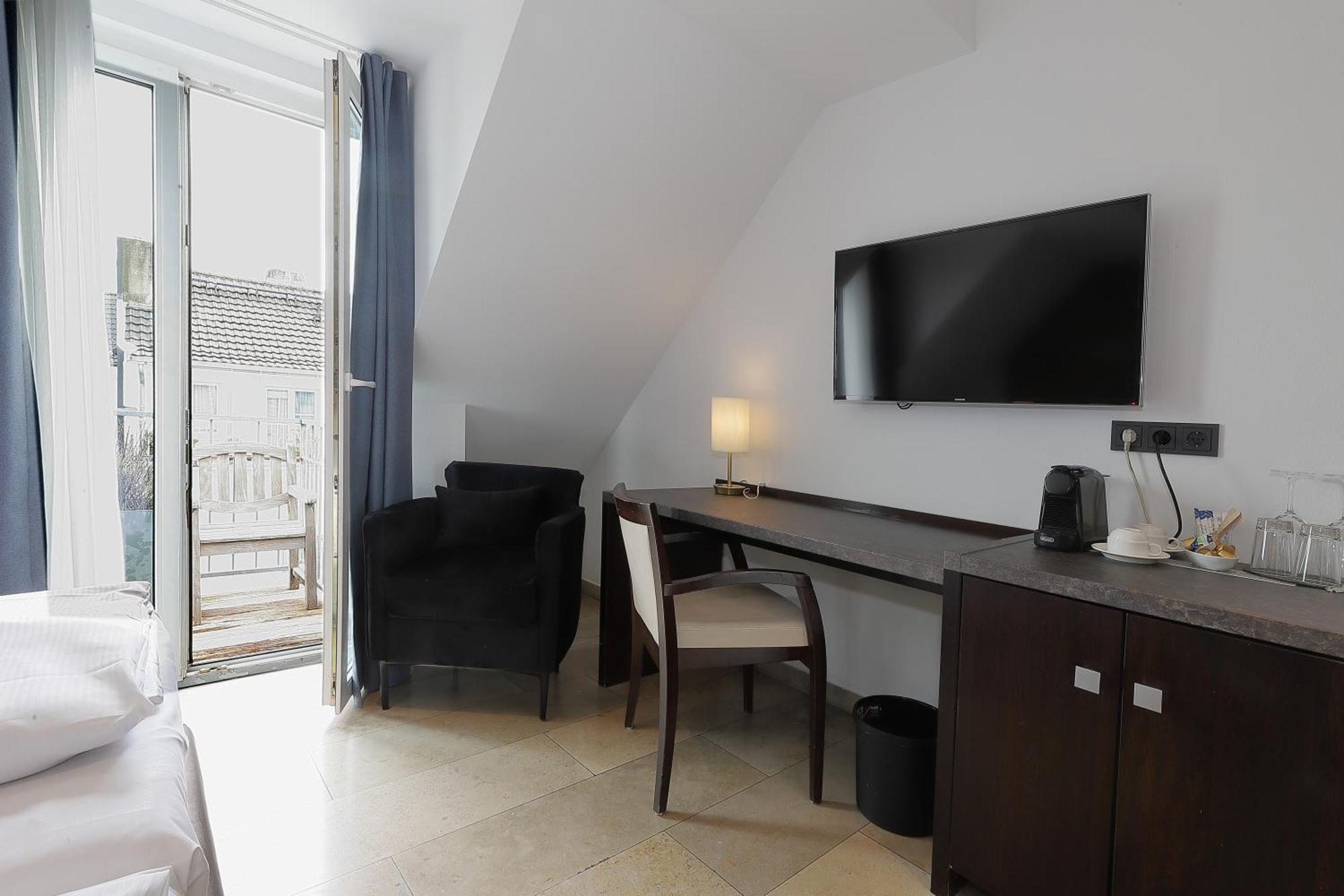 Devin Art Hotel Дюселдорф Екстериор снимка