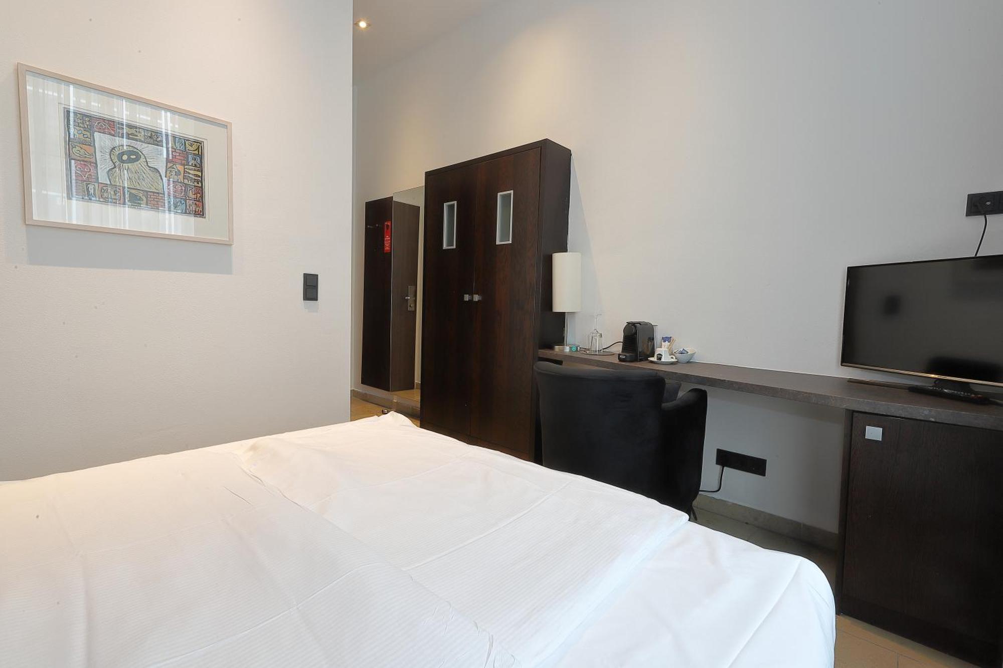 Devin Art Hotel Дюселдорф Екстериор снимка