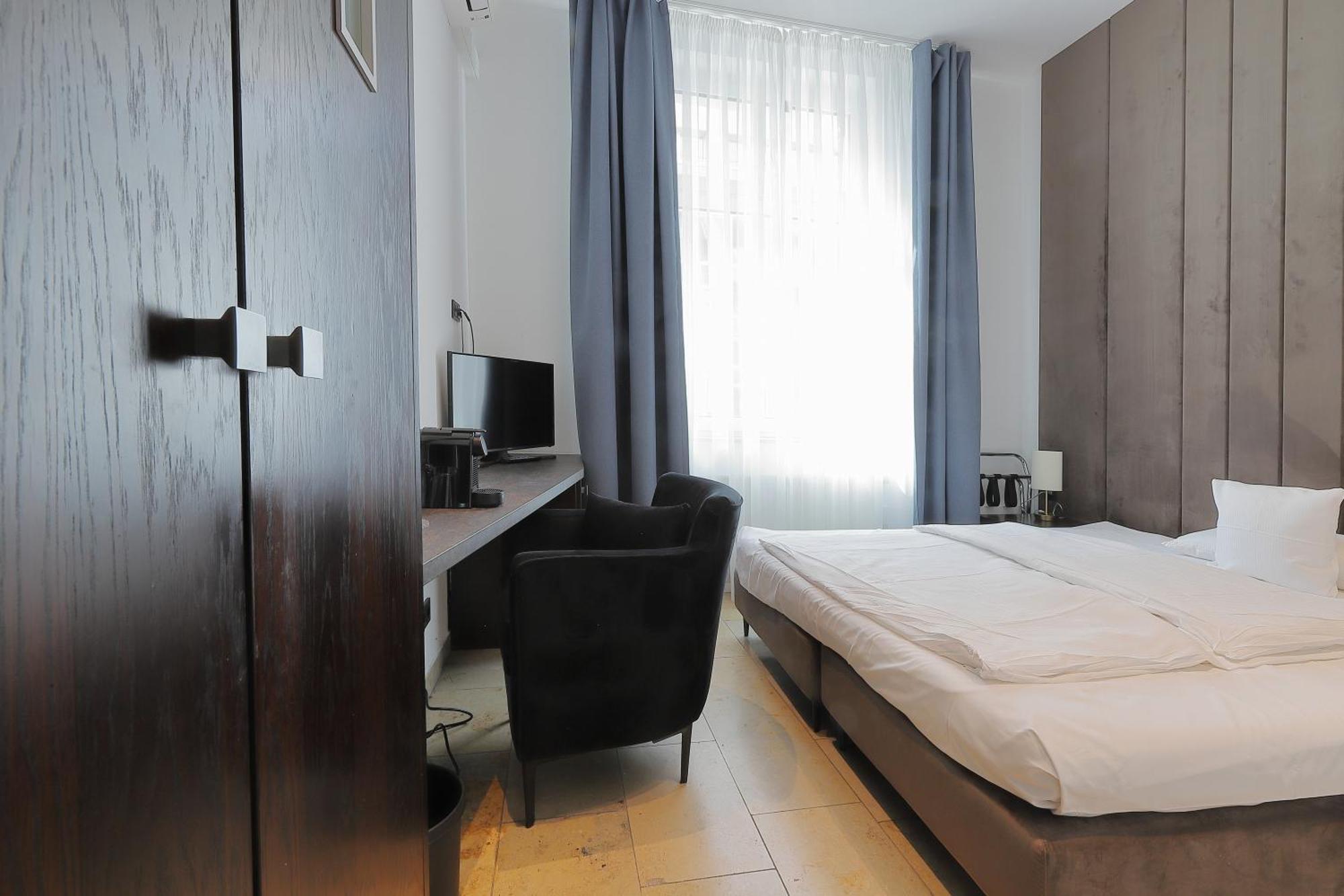 Devin Art Hotel Дюселдорф Екстериор снимка