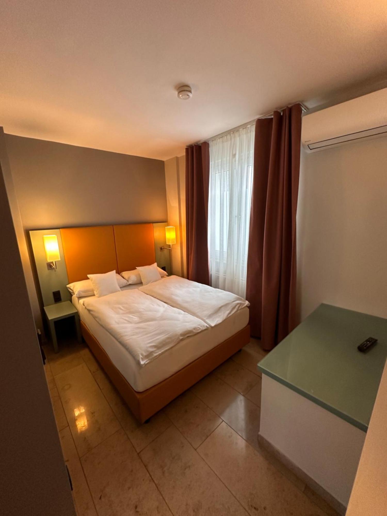 Devin Art Hotel Дюселдорф Екстериор снимка