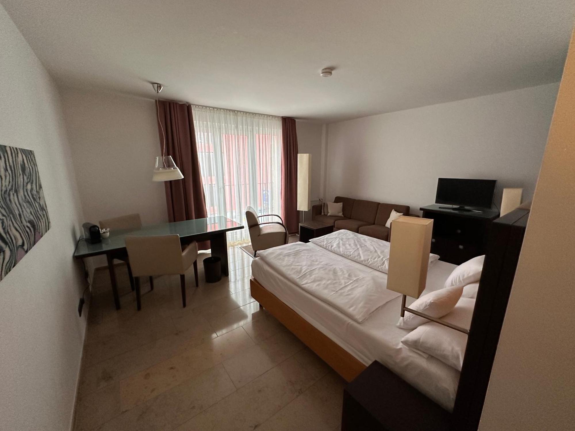 Devin Art Hotel Дюселдорф Екстериор снимка