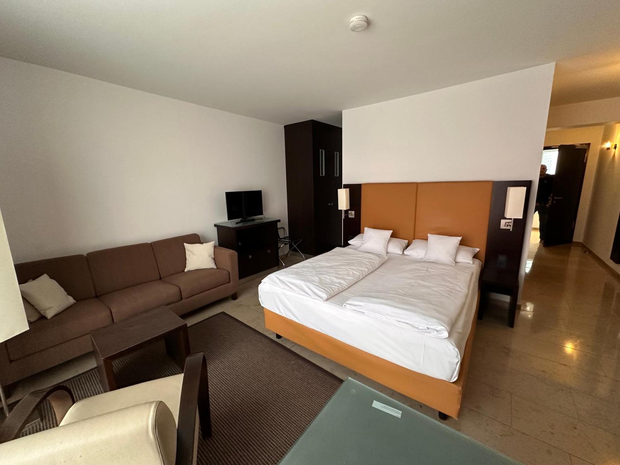 Devin Art Hotel Дюселдорф Екстериор снимка