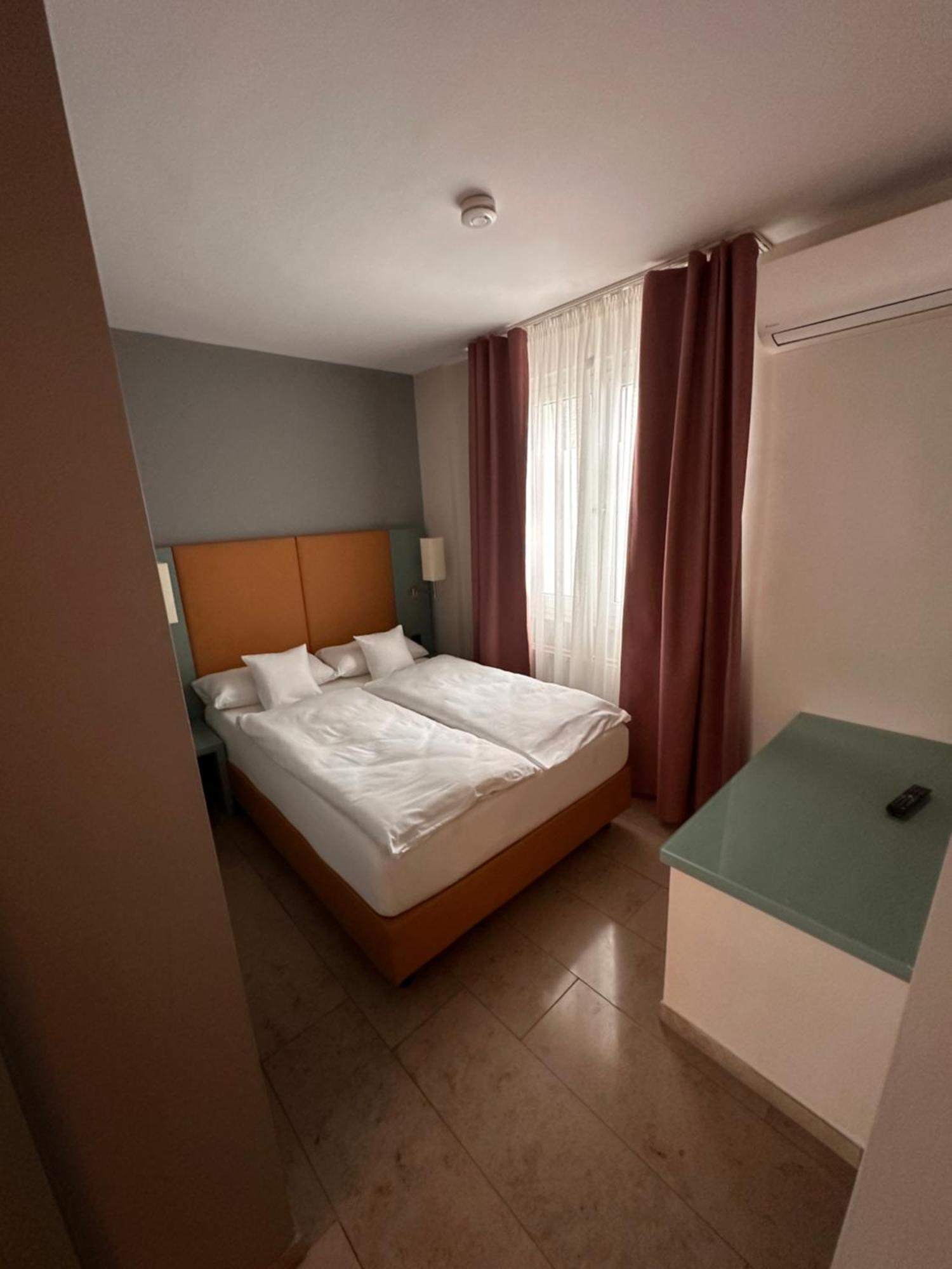 Devin Art Hotel Дюселдорф Екстериор снимка