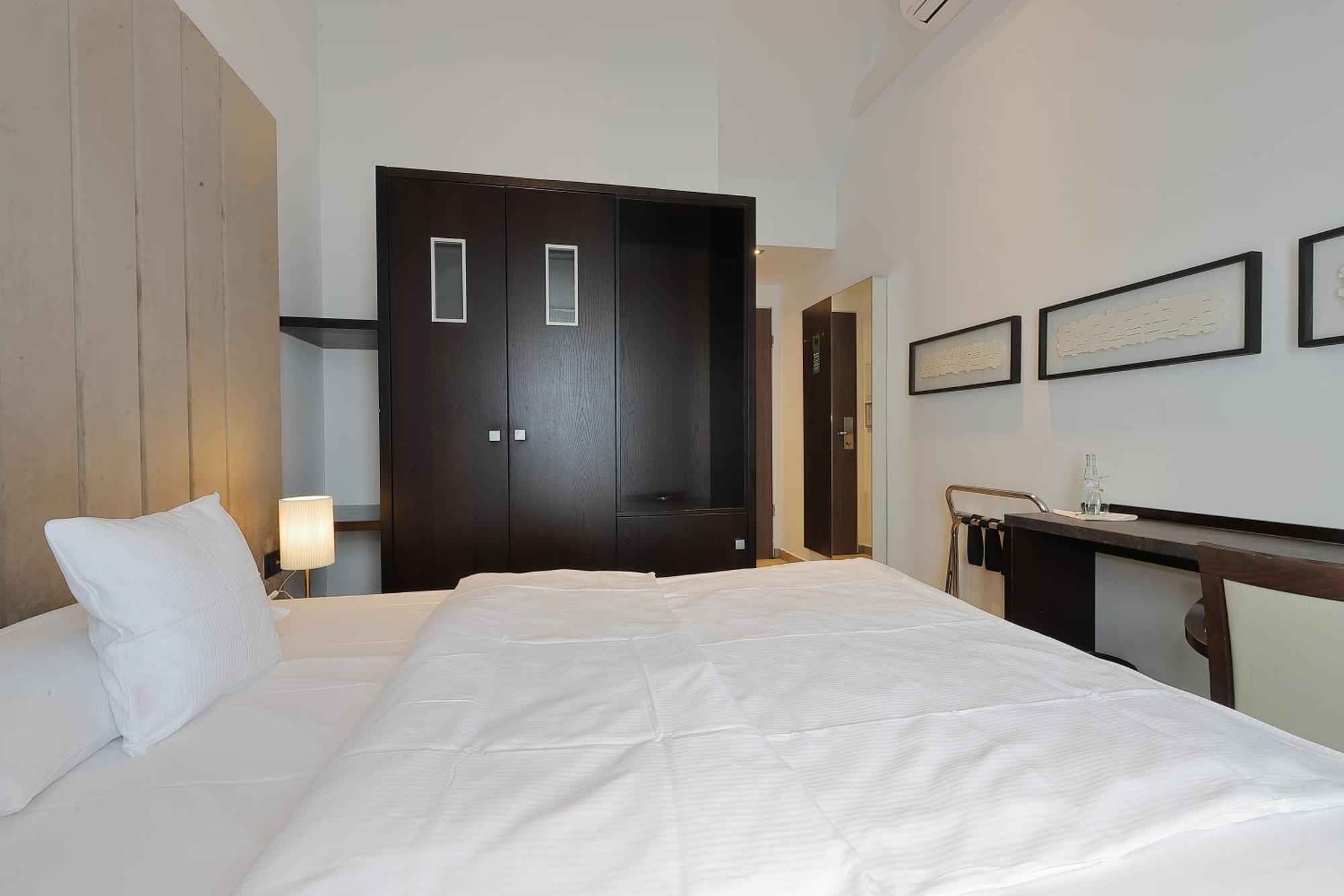 Devin Art Hotel Дюселдорф Екстериор снимка