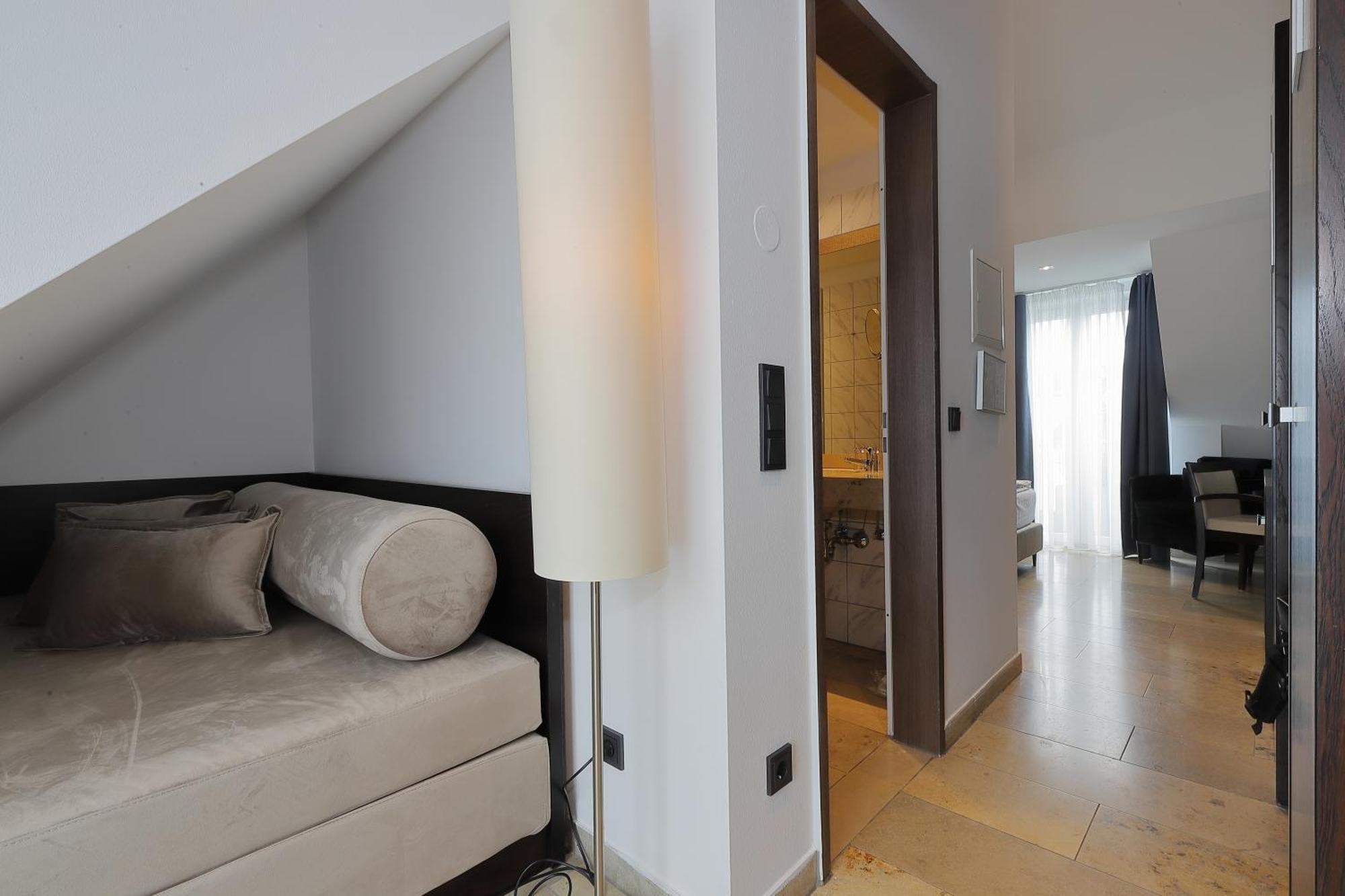 Devin Art Hotel Дюселдорф Екстериор снимка