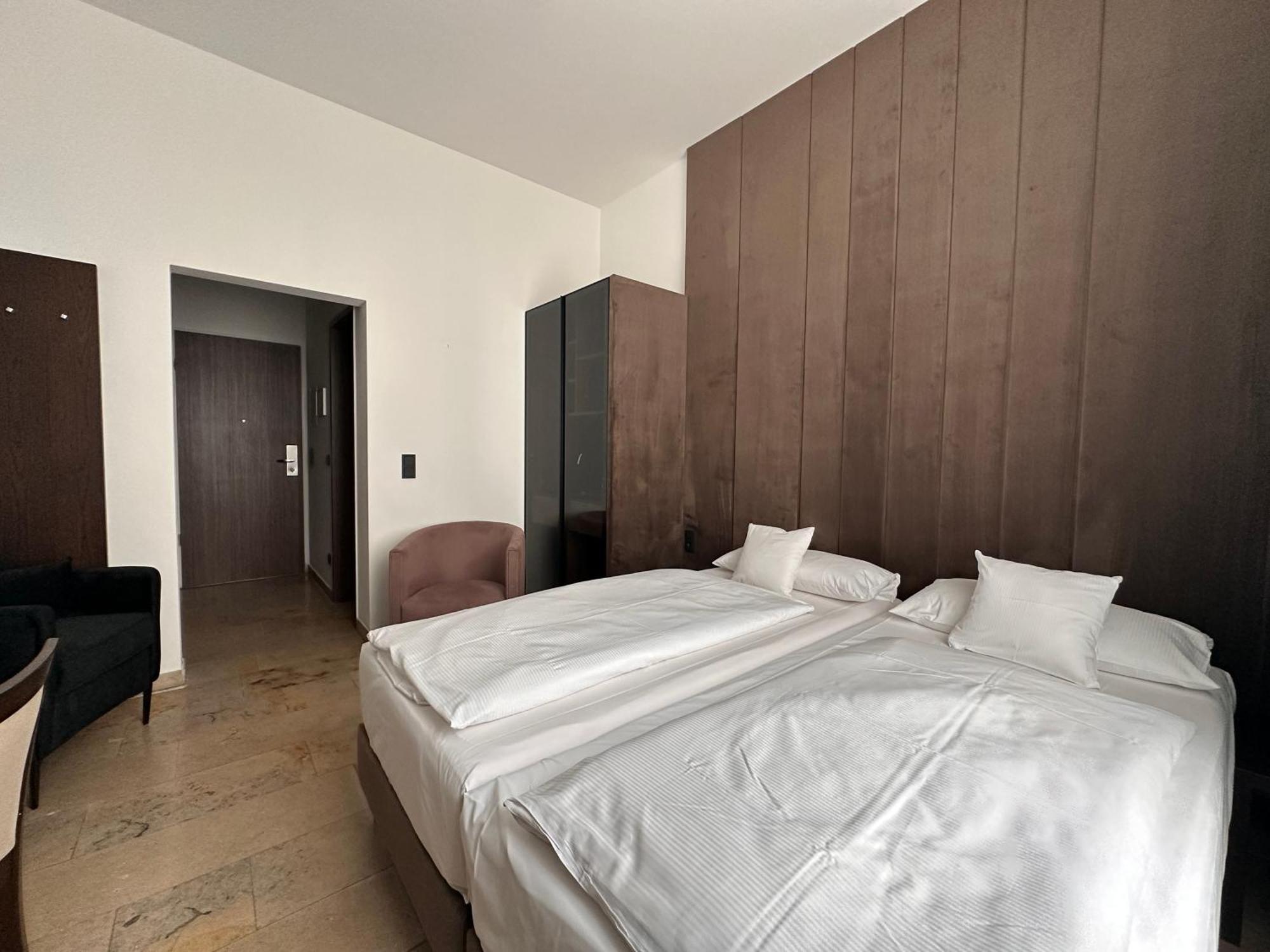 Devin Art Hotel Дюселдорф Екстериор снимка