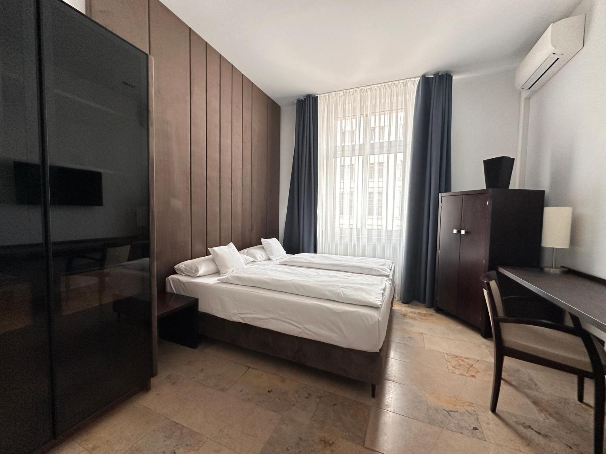 Devin Art Hotel Дюселдорф Екстериор снимка